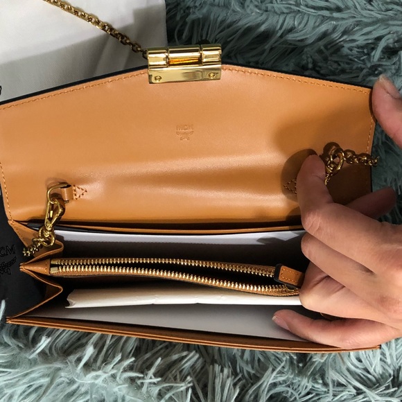 🎉HP🆕MCM Patricia Crossbody Wallet - Picture 4 of 8